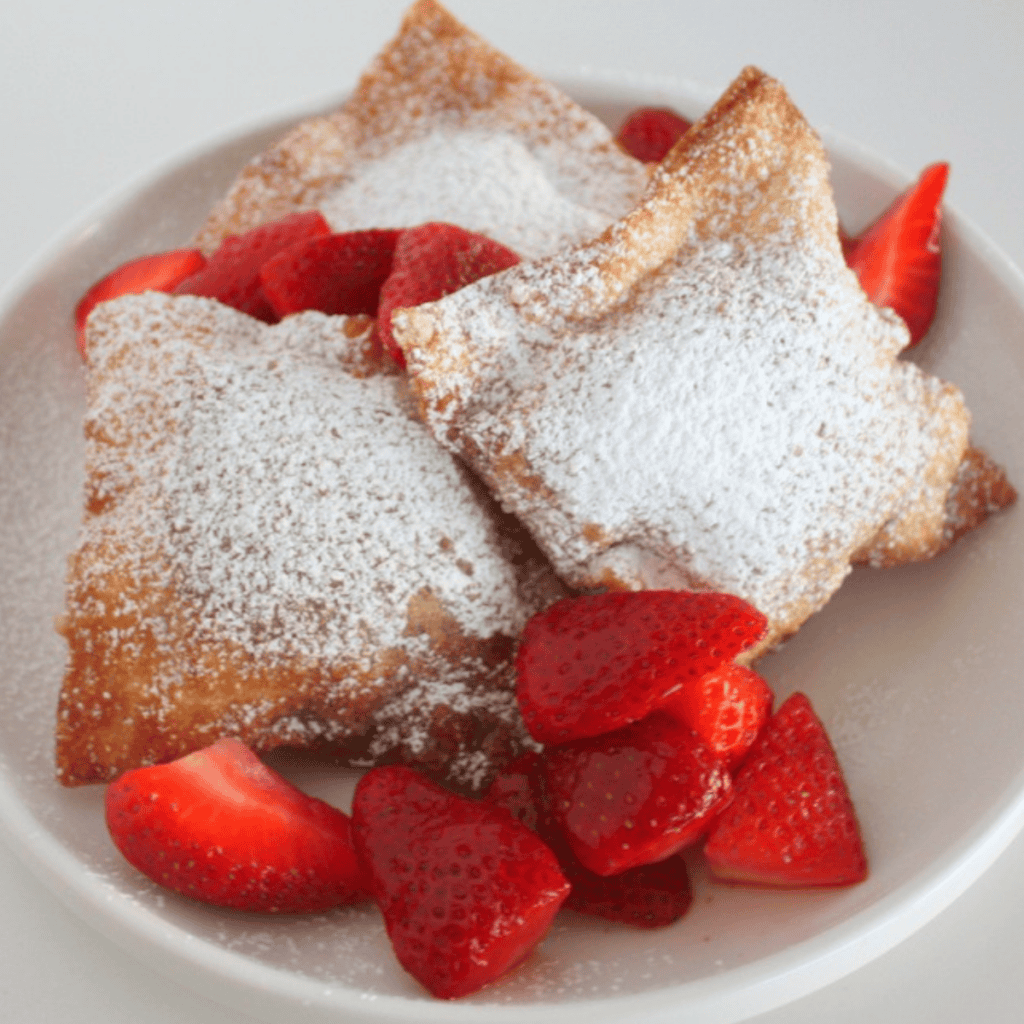 Nutella Wontons With Macerated Strawberries - mini