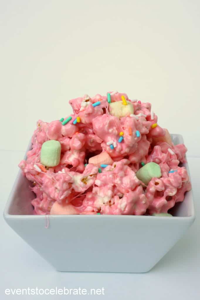 Marshmallow Popcorn perfect for a Unicorn party!