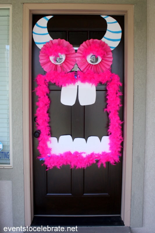 Easy halloween door decoration idea: Helga the monster. 
