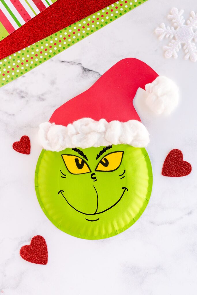 Paper plate Grinch decoration idea for Grinch party. 