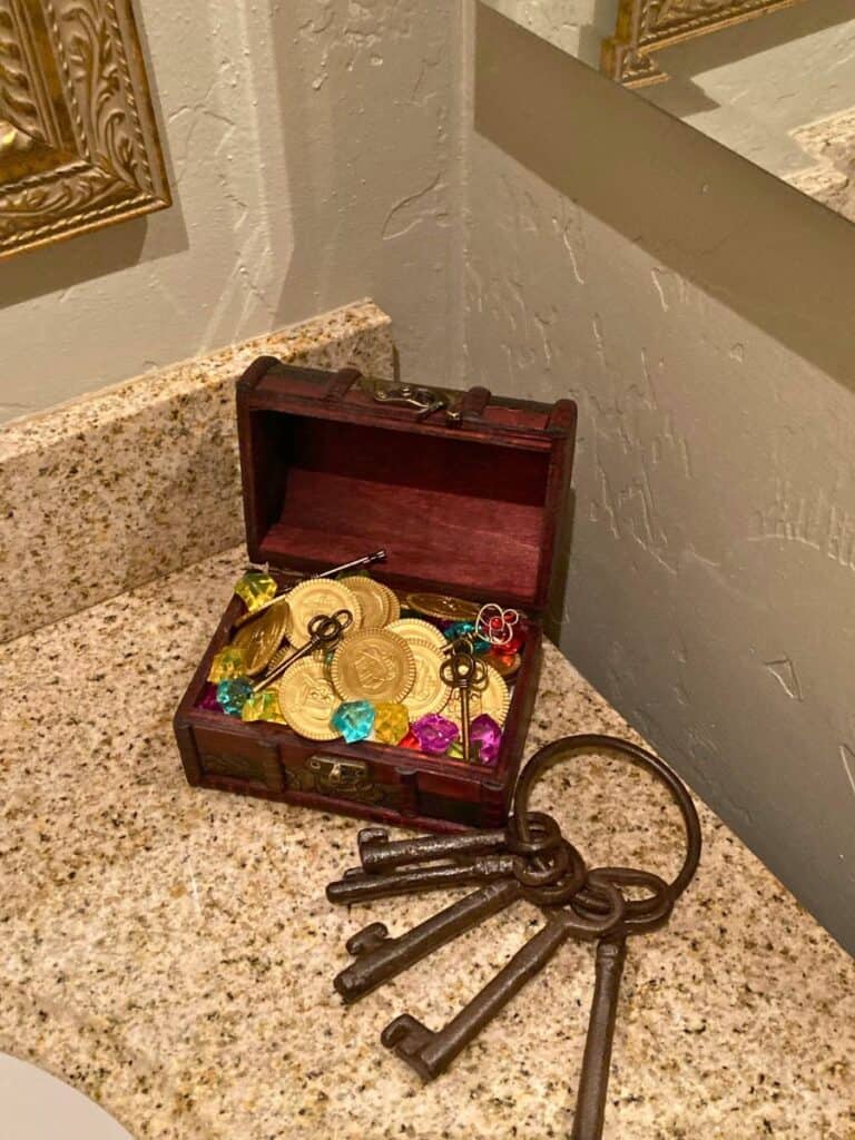 Pirate treasure chest and skeleton keys on a ring.
